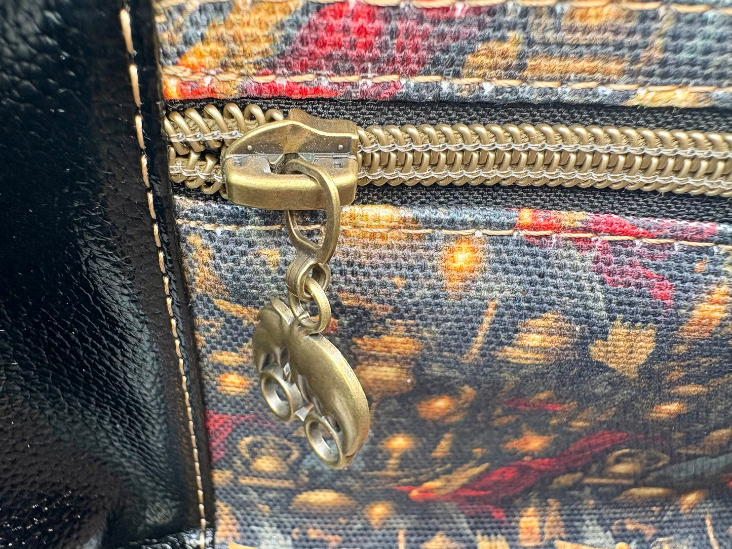 House Crest Shoulder bag