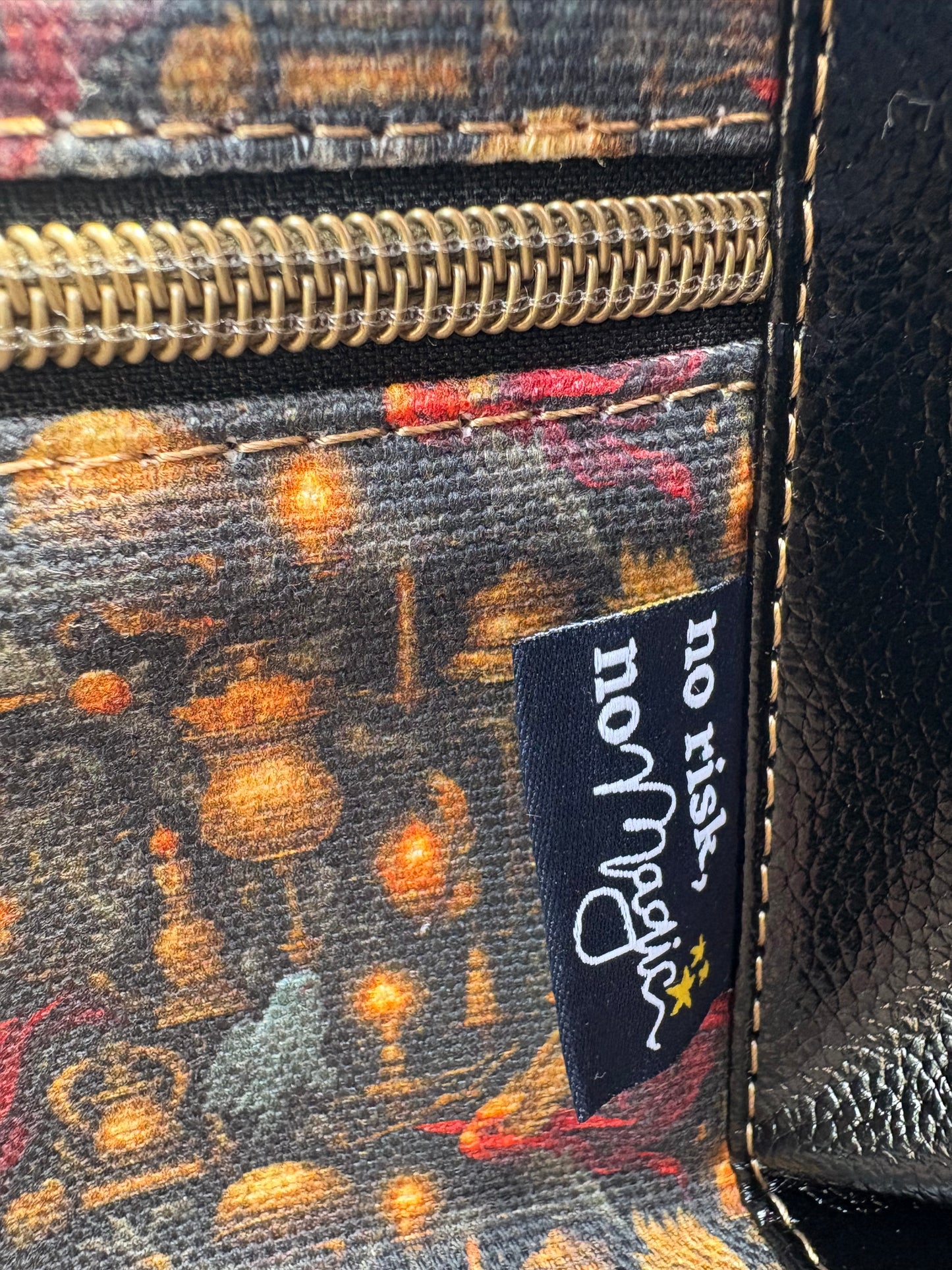 House Crest Shoulder bag